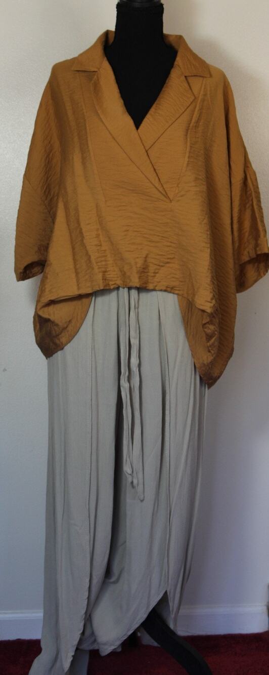 Women's Anthropologie Gold Business Wear Top Size M